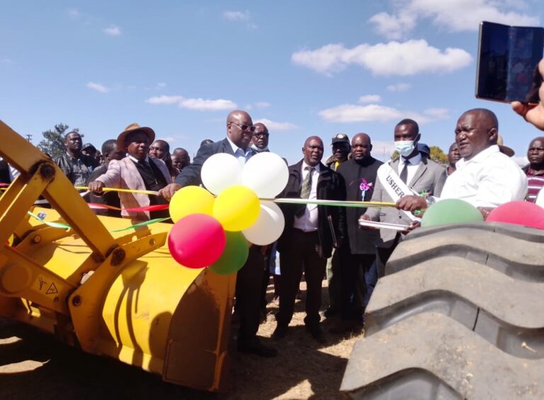 Gutu RDC commissions 6 service delivery cars, vegetable market