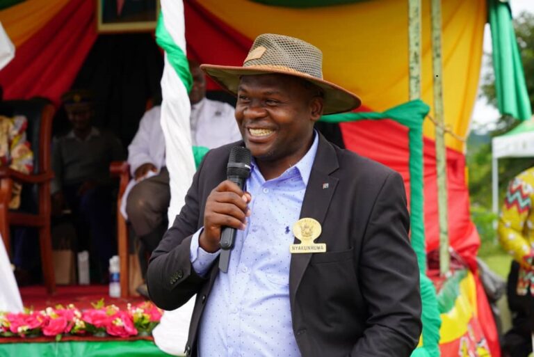 Speak our local language: Chief tells Minister