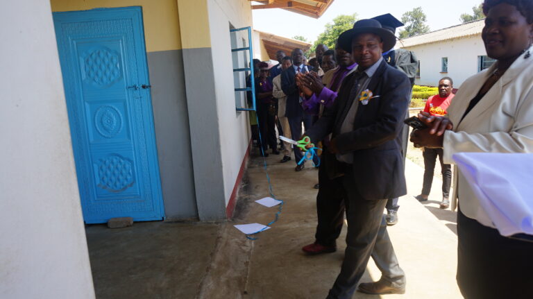 Mupandawana High School commissions state-of-the-art science block