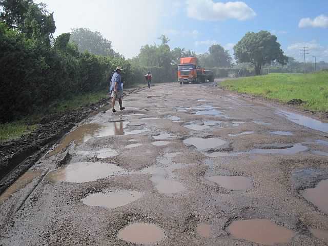 Masvingo roads severely damaged by heavy rains
